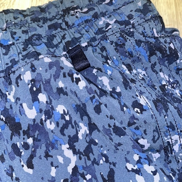 Athleta Avenue Wide Leg Crop Pants in blue camo - size 8 - Picture 9 of 14